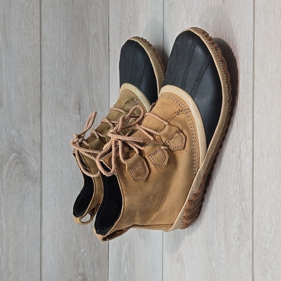 Sorel Women Ankle Out N About Leather Saltwater boots shoes sz 9 - Picture 2 of 12